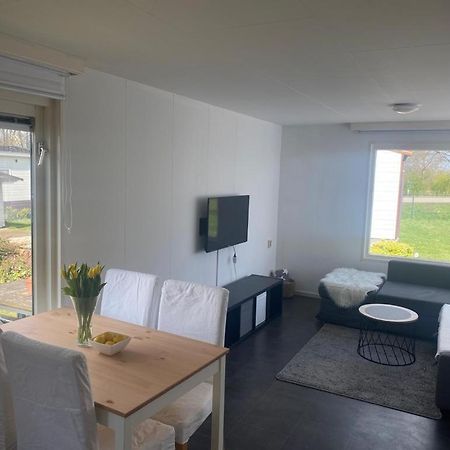 Ruime Chalet Midden In De Natuur In Lith Bagian luar foto