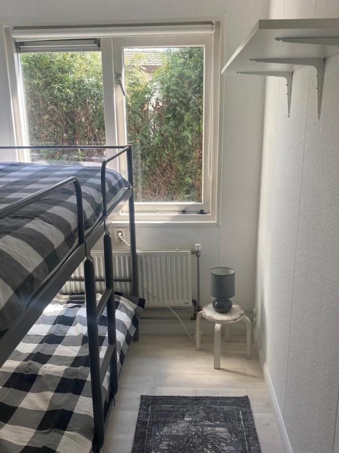 Ruime Chalet Midden In De Natuur In Lith Bagian luar foto