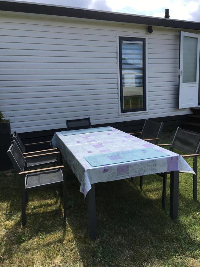 Ruime Chalet Midden In De Natuur In Lith Bagian luar foto